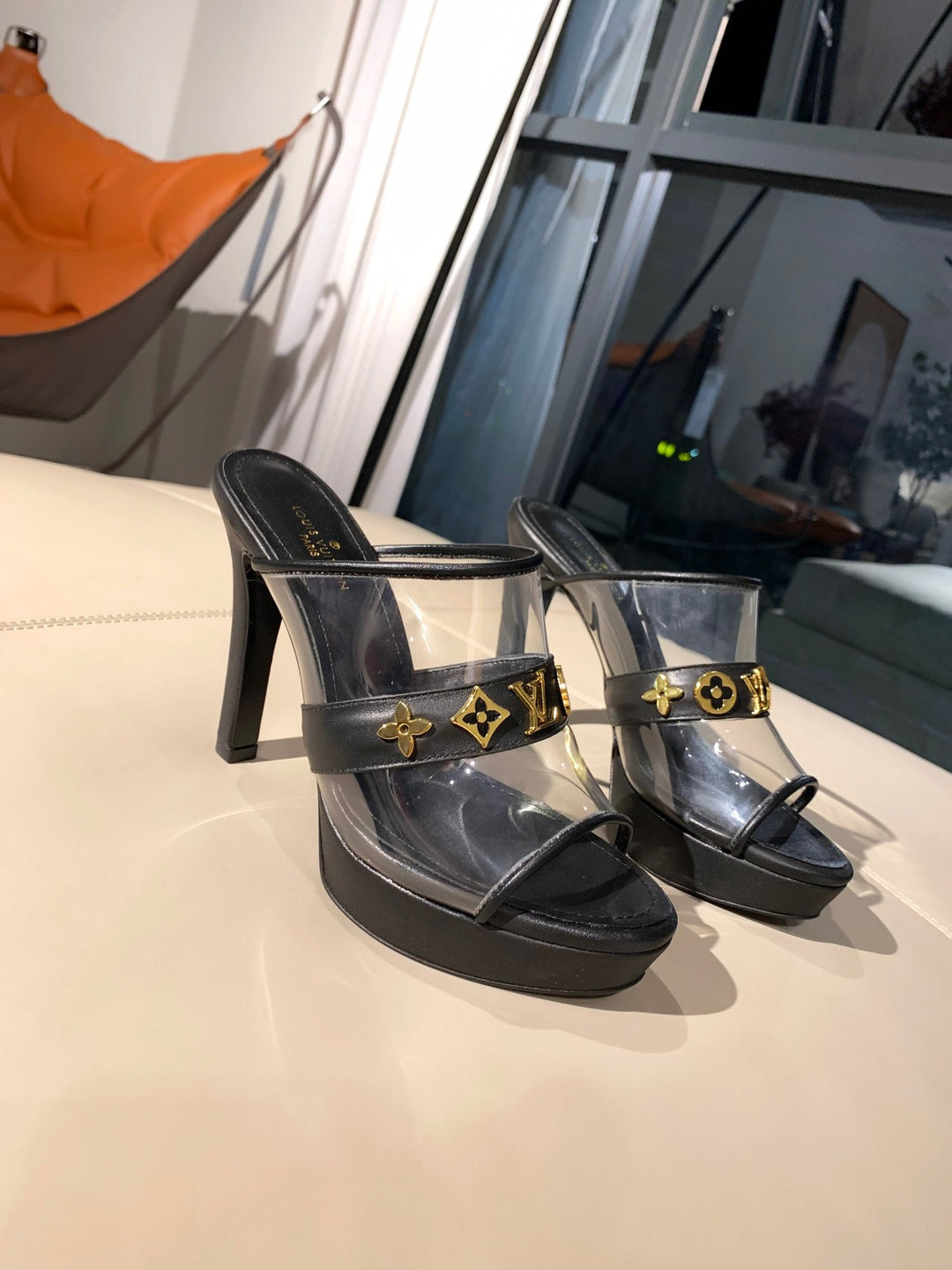 SE570 Size 4-11   Heels:10cm Material: Cowhide  Lining: Sheep skin Sole: Italian leather