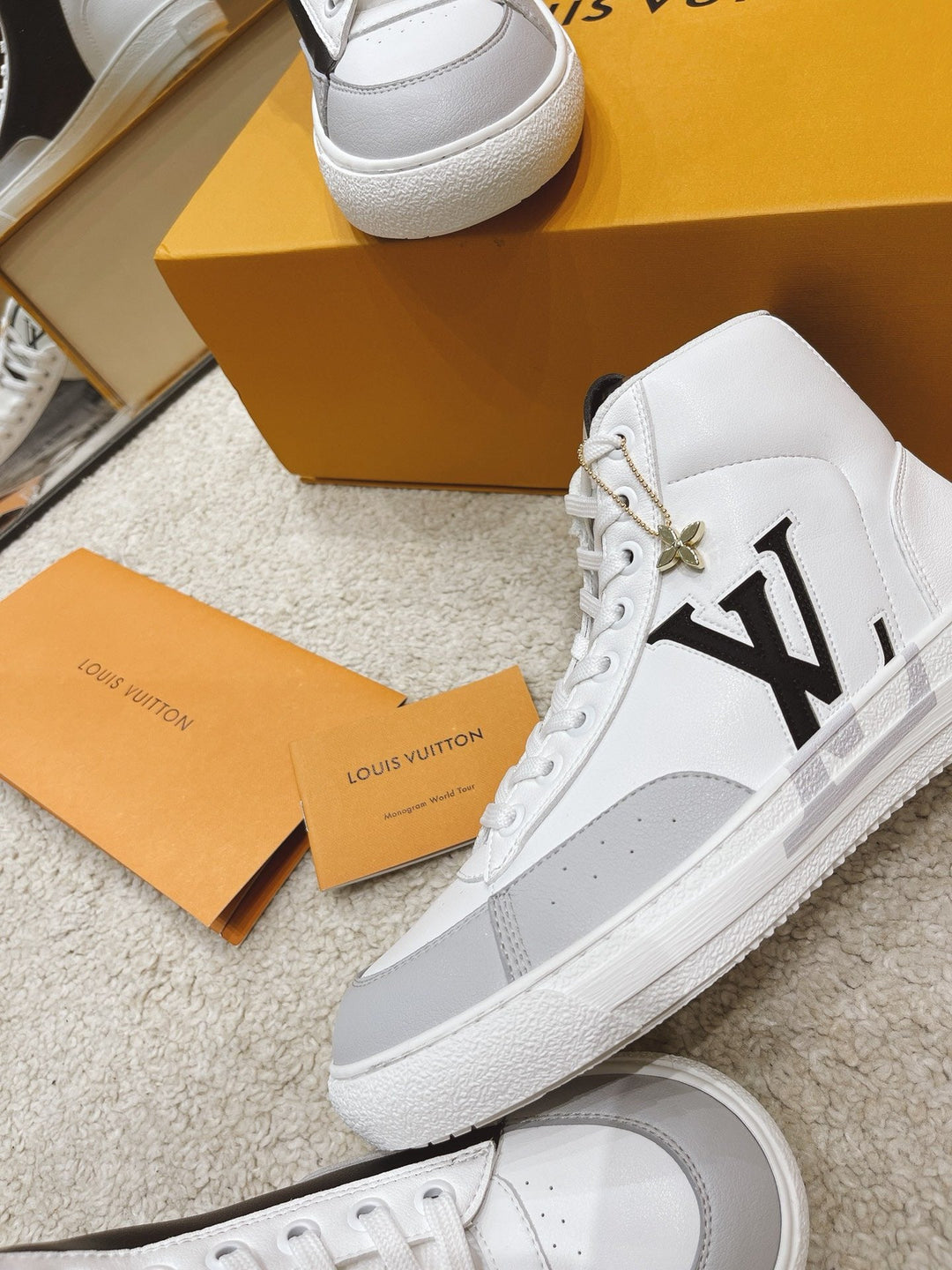 SE618  Men's Size 6-10   Women's Size 4-9