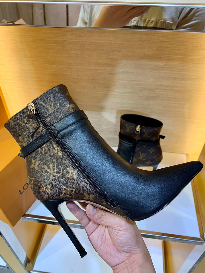 SE634  Size 4-11 Heels:10.5cm Material: Cowhide  Lining: Sheep skin Sole: Italian leather