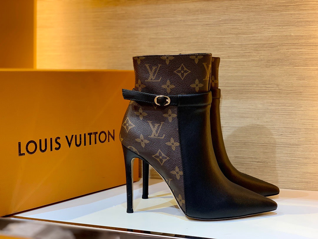 SE634  Size 4-11 Heels:10.5cm Material: Cowhide  Lining: Sheep skin Sole: Italian leather