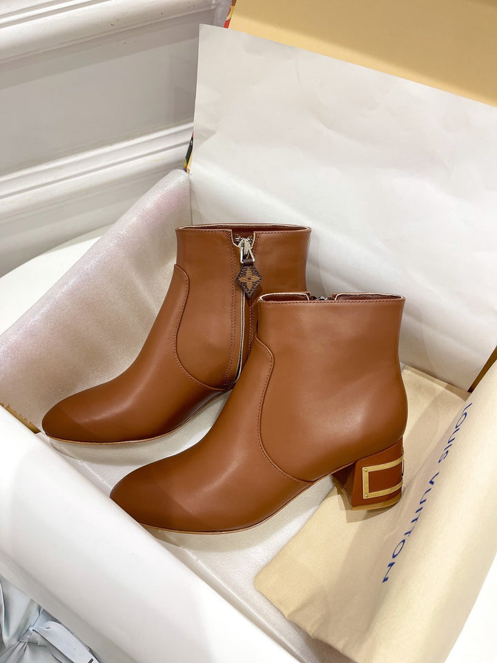 SE668  Size 4-9   Heels:5cm Material: Cowhide  Lining: Sheep skin Sole: Italian leather