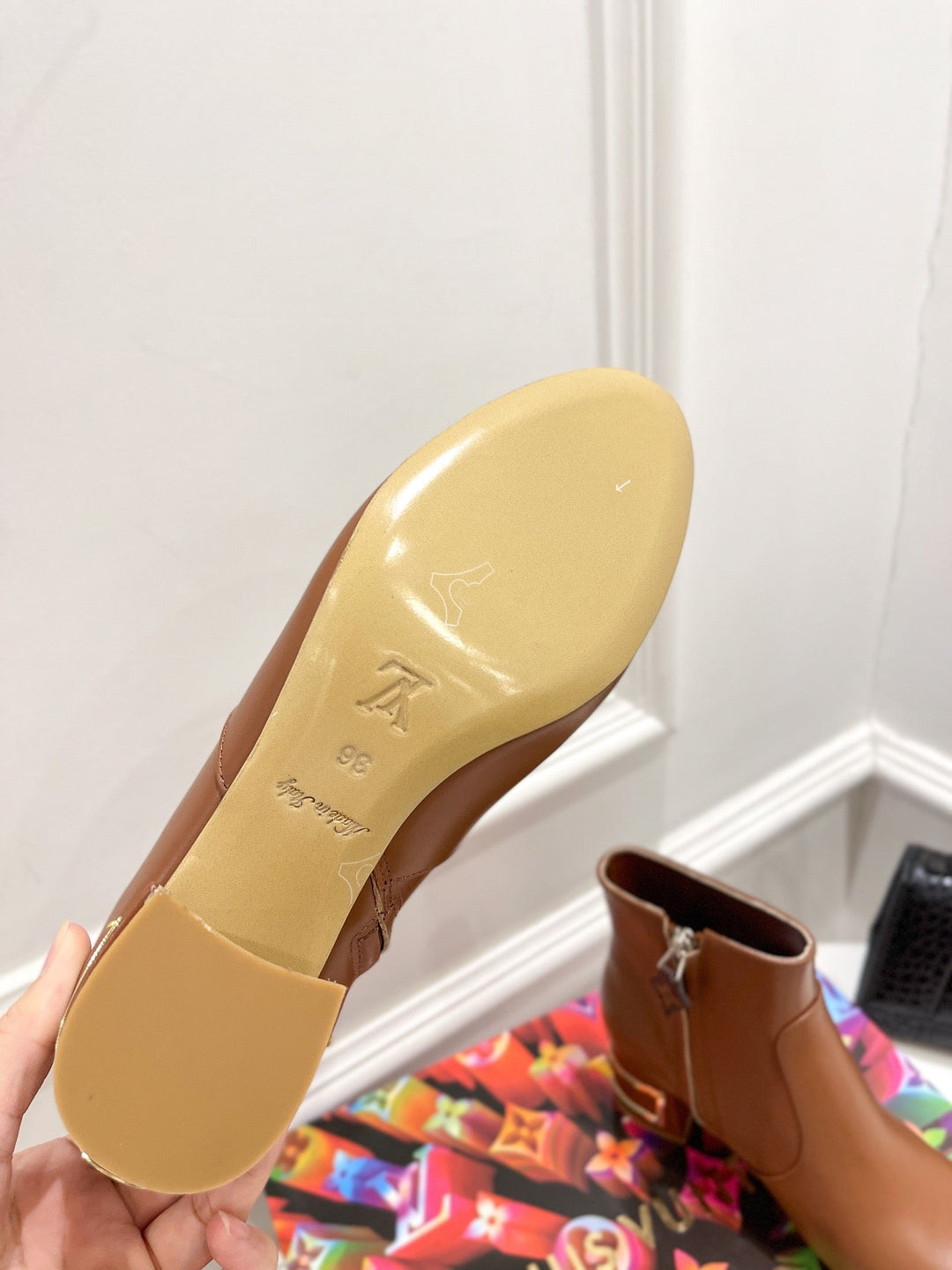 SE668  Size 4-9   Heels:5cm Material: Cowhide  Lining: Sheep skin Sole: Italian leather