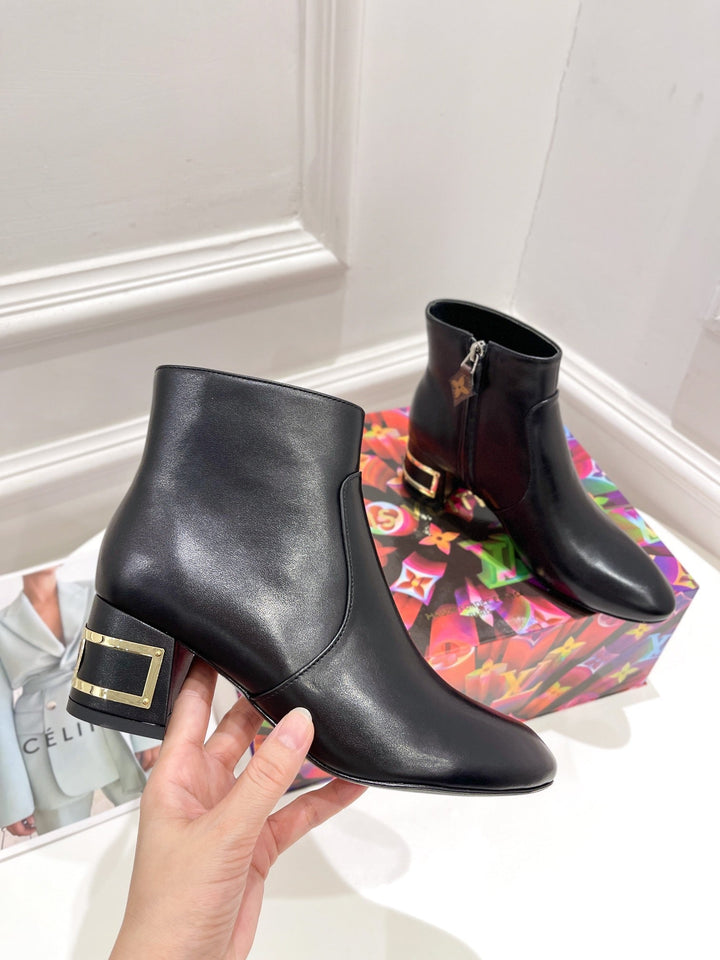SE669  Size 4-9   Heels:5cm Material: Cowhide  Lining: Sheep skin Sole: Italian leather