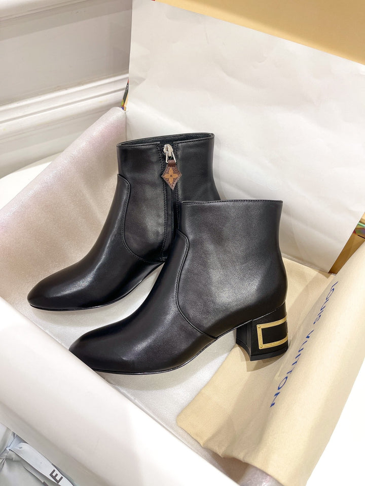 SE669  Size 4-9   Heels:5cm Material: Cowhide  Lining: Sheep skin Sole: Italian leather