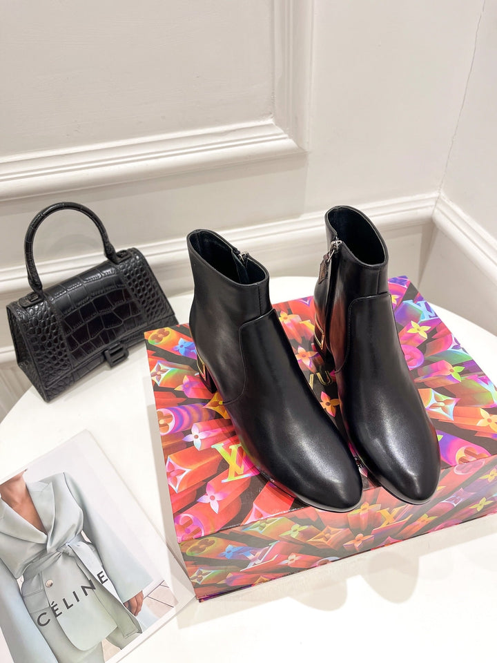 SE669  Size 4-9   Heels:5cm Material: Cowhide  Lining: Sheep skin Sole: Italian leather