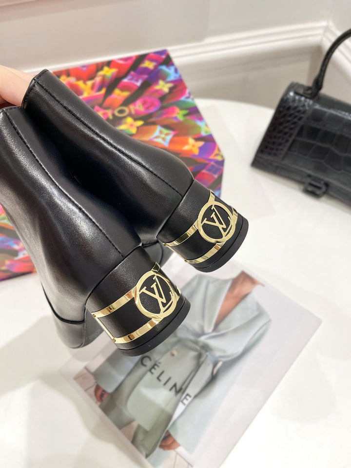 SE669  Size 4-9   Heels:5cm Material: Cowhide  Lining: Sheep skin Sole: Italian leather