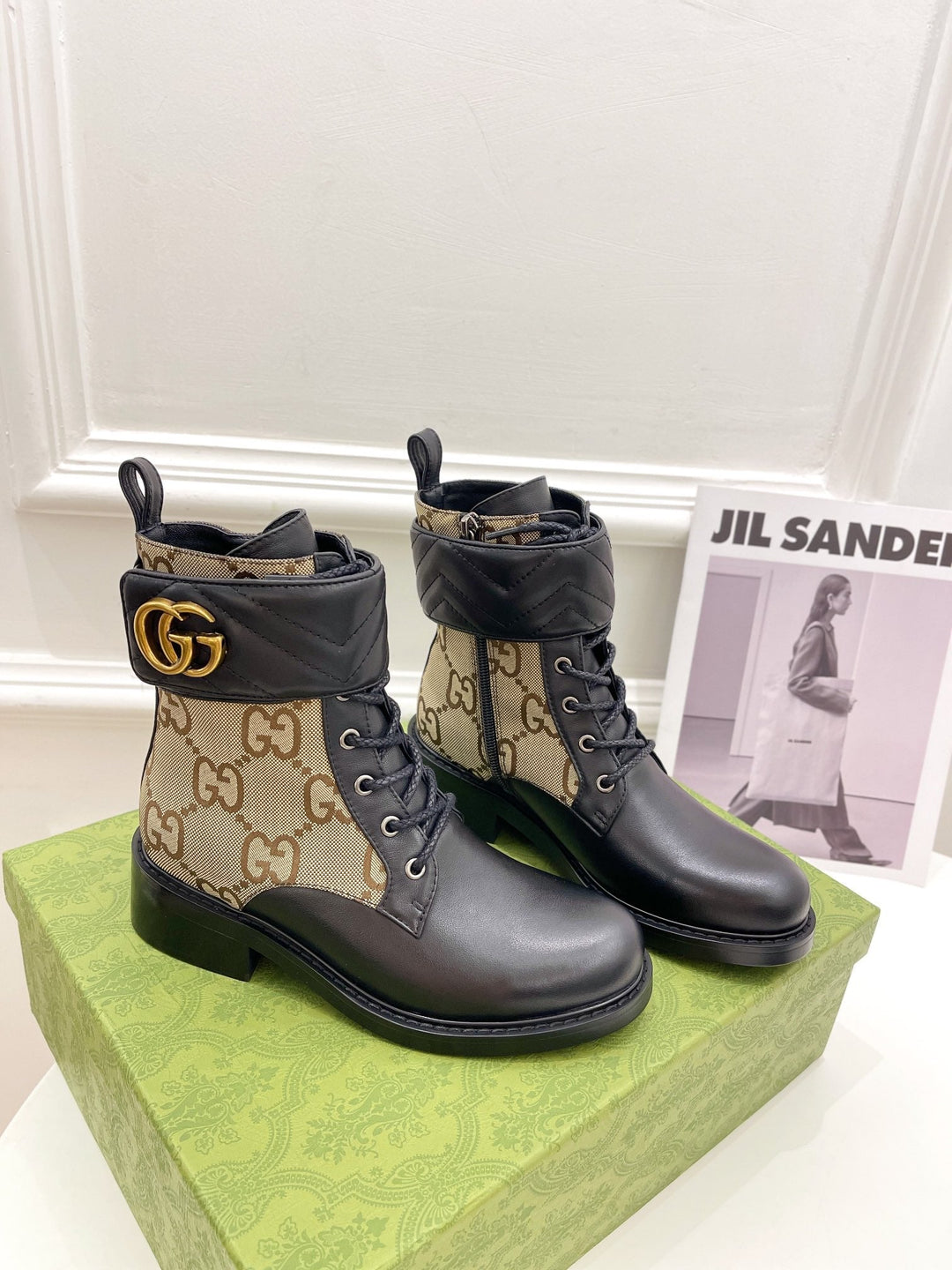 SE691  Size 5-10   Material: Cowhide  Lining: Sheep skin Sole: Rubber
