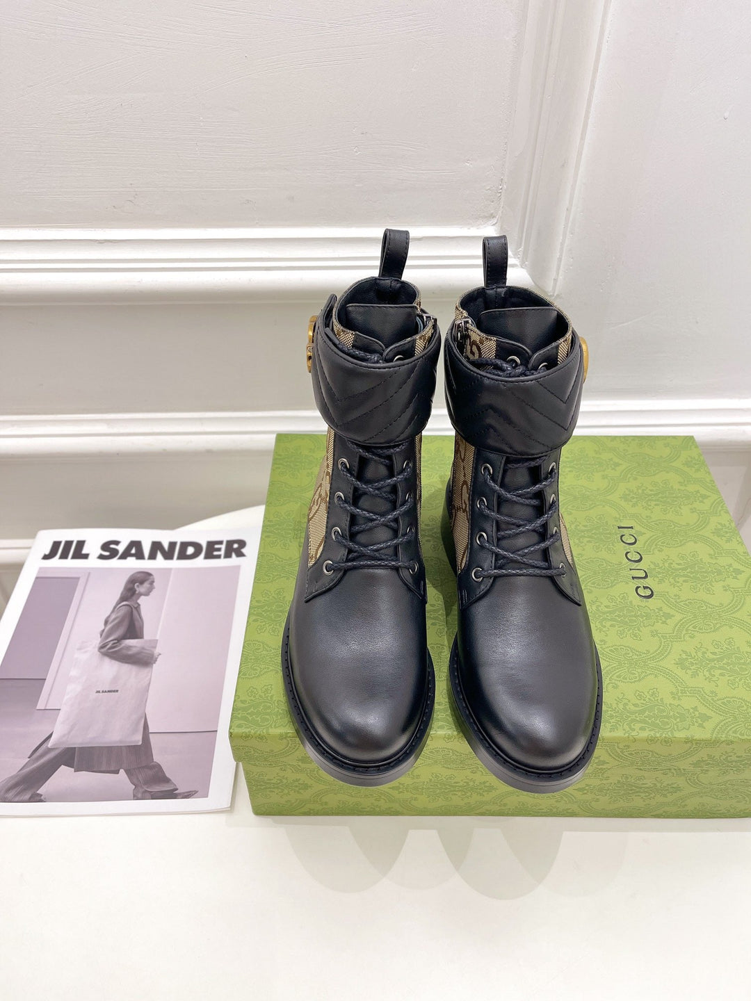 SE691  Size 5-10   Material: Cowhide  Lining: Sheep skin Sole: Rubber