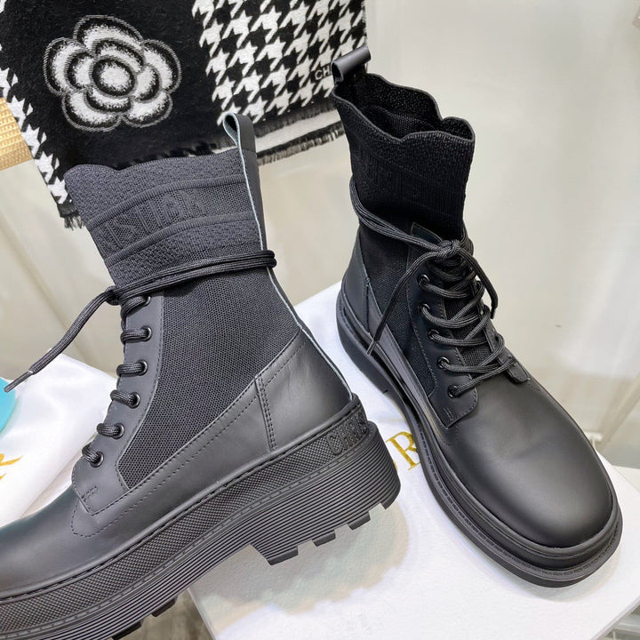 SE696   Size 4-10	Material: Cowhide  Lining: Sheep skin Sole: Rubber