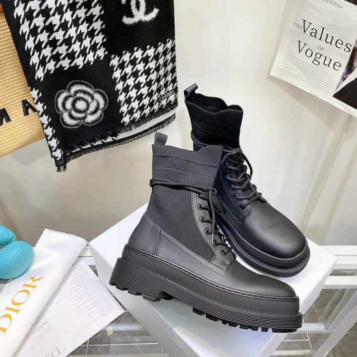 SE696   Size 4-10	Material: Cowhide  Lining: Sheep skin Sole: Rubber