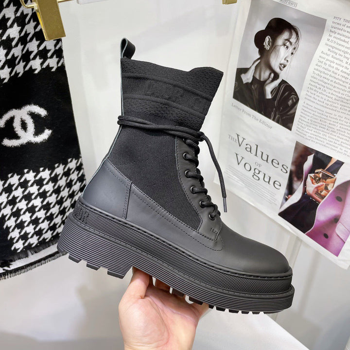SE696   Size 4-10	Material: Cowhide  Lining: Sheep skin Sole: Rubber