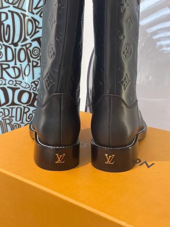 SE698    Size 4-10    Material: Cowhide  Lining: Sheep skin Sole: Italian leather