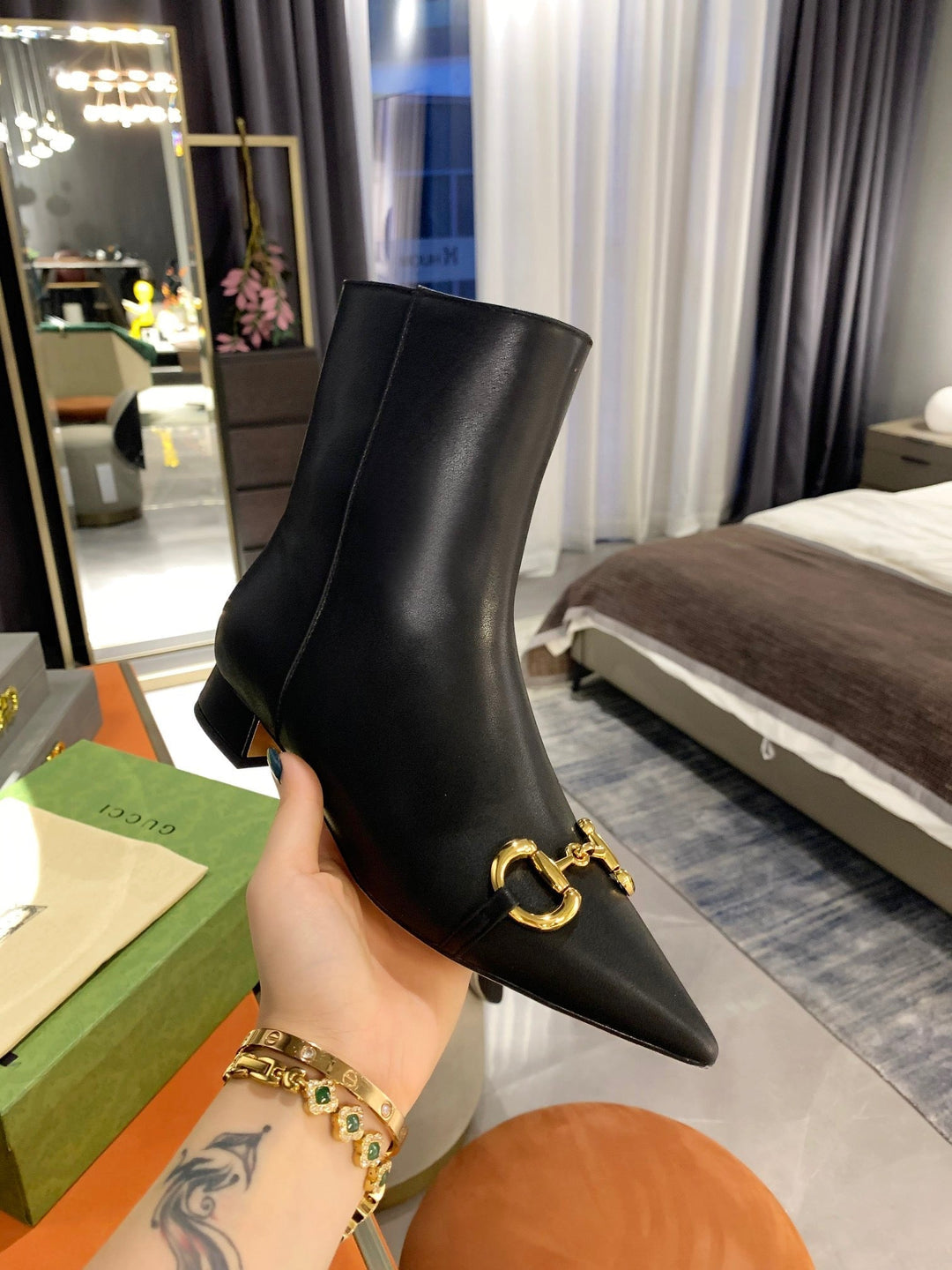 SE730  Size 4-10  Heels:2.4cm Material: Cowhide  Lining: Sheep skin Sole: Italian leather
