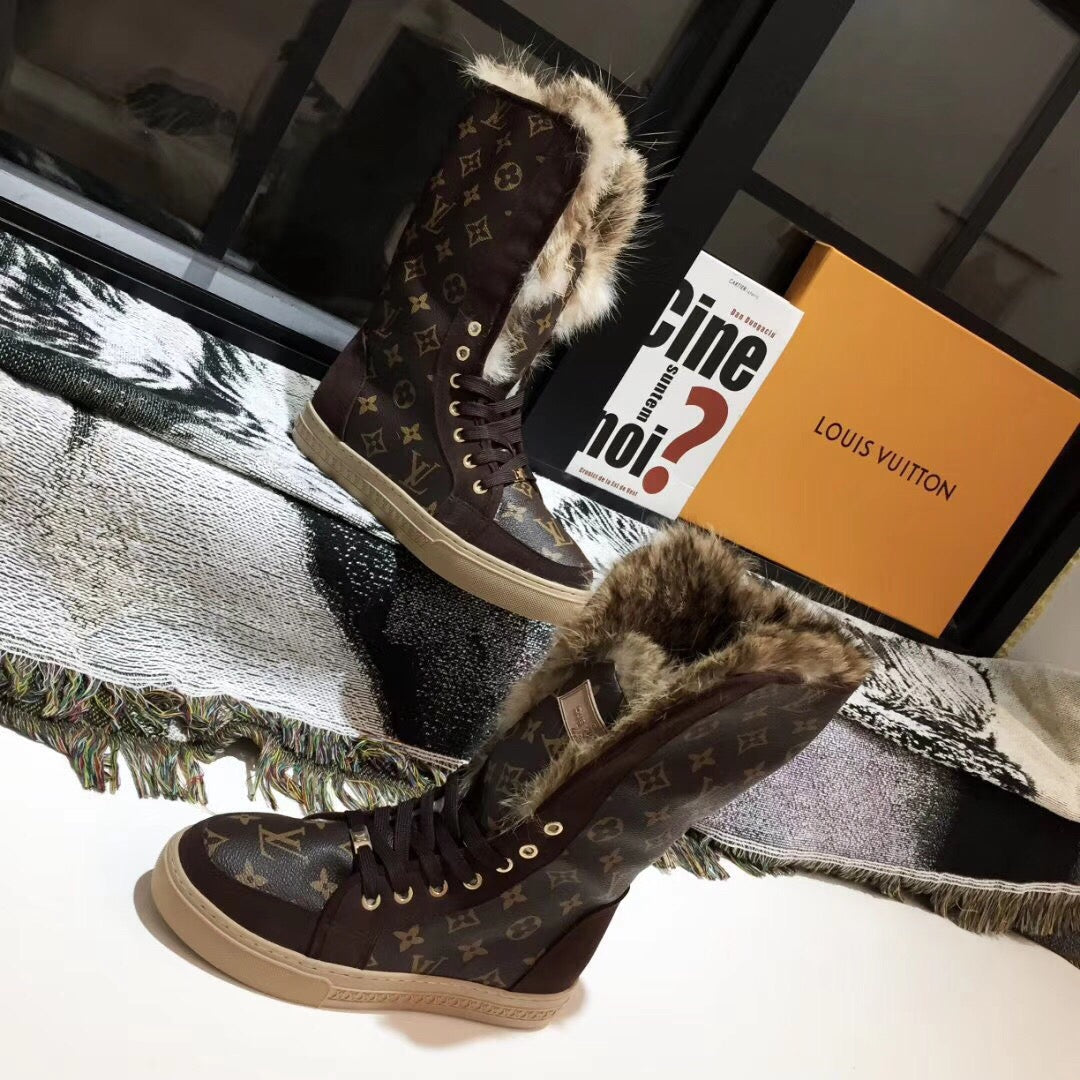 SE744   Size 4-12   Material: Cowhide  Lining: Rabbit Fur Sole: Rubber