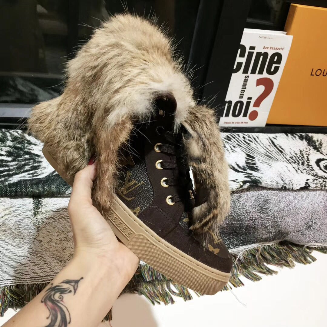 SE744   Size 4-12   Material: Cowhide  Lining: Rabbit Fur Sole: Rubber