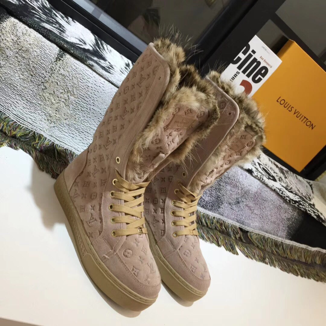 SE745  Size 4-12  Material: Cowhide  Lining: Rabbit Fur Sole: Rubber