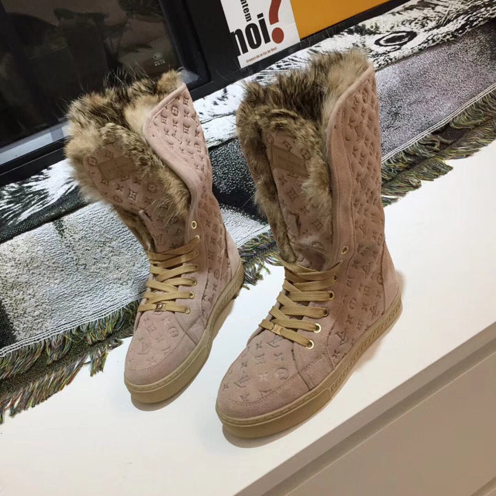 SE745  Size 4-12  Material: Cowhide  Lining: Rabbit Fur Sole: Rubber