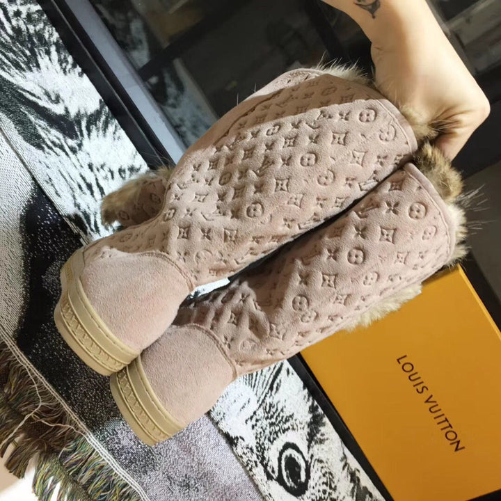 SE745  Size 4-12  Material: Cowhide  Lining: Rabbit Fur Sole: Rubber