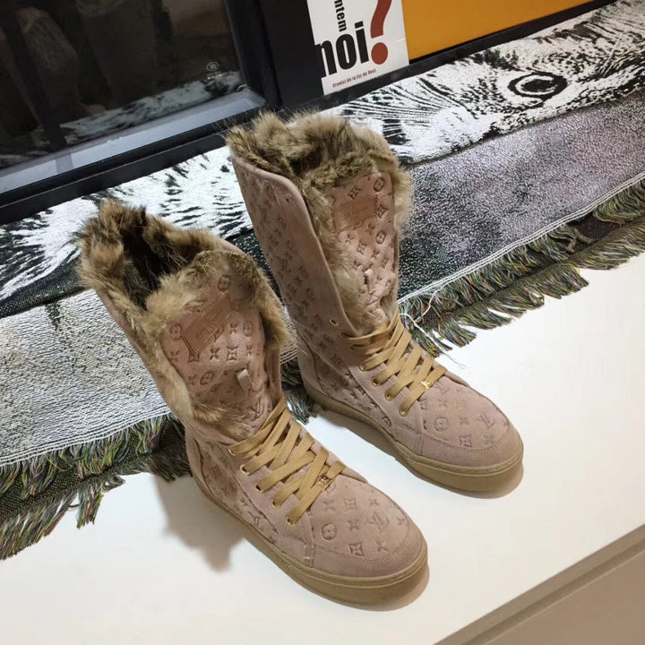 SE745  Size 4-12  Material: Cowhide  Lining: Rabbit Fur Sole: Rubber