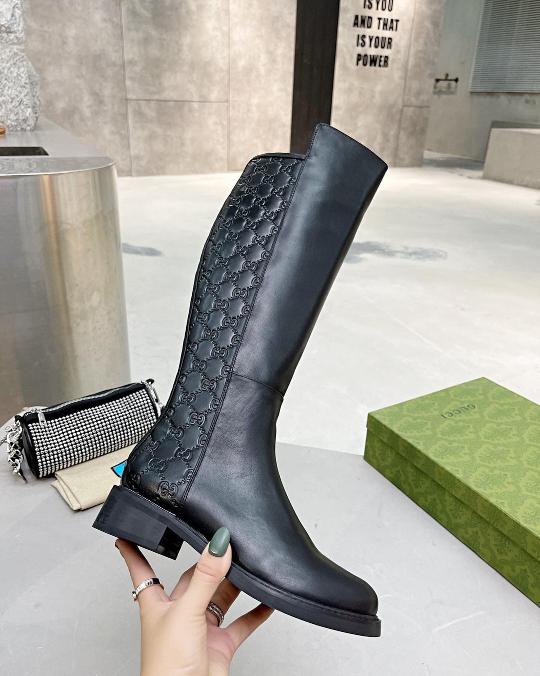 SE754 Size 4-10   approximately 17.7” from arch Material: Cowhide  Lining: Sheep skin Sole: Rubber