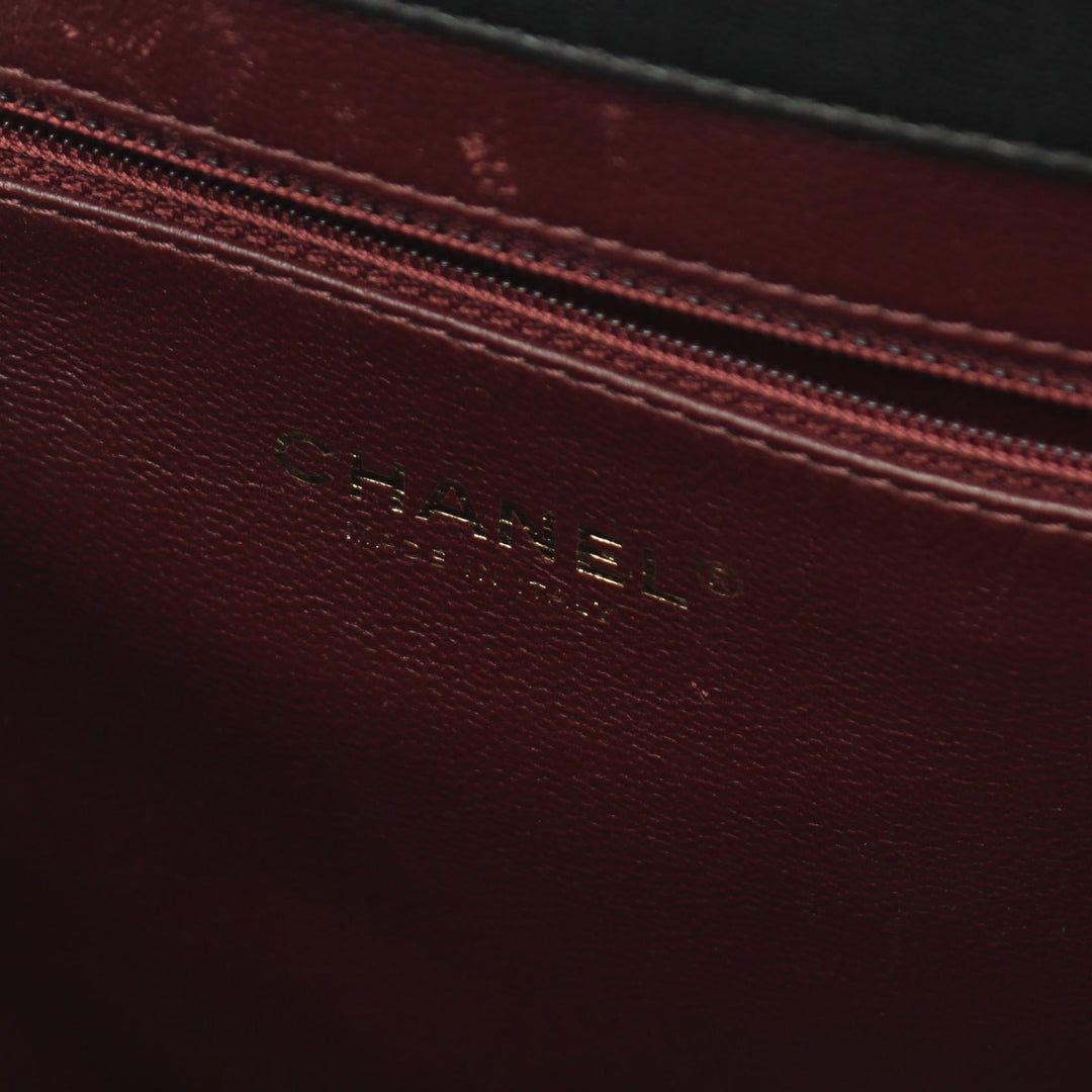 Top Quality Chanel Leather V-Stitch Shoulder Bag