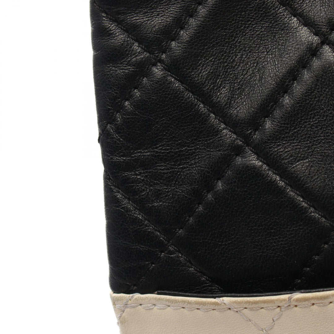 Top Quality Chanel Leather Matelasse Shoulder Bag Black/White
