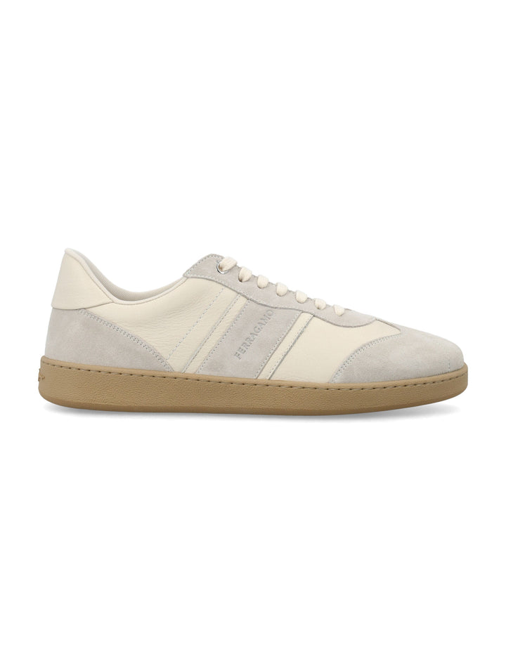 LOW SNEAKER WITH SIGNATURE