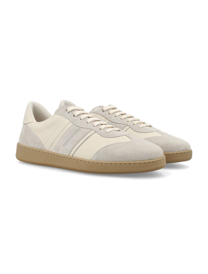LOW SNEAKER WITH SIGNATURE