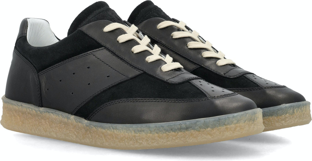 LOW-TOP SNEAKER