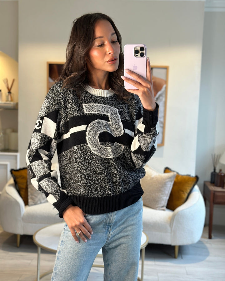 Top Quality Chanel Black No5 Round Neck Cashmere Jumper with CC Detail Size FR 38 (UK 10)