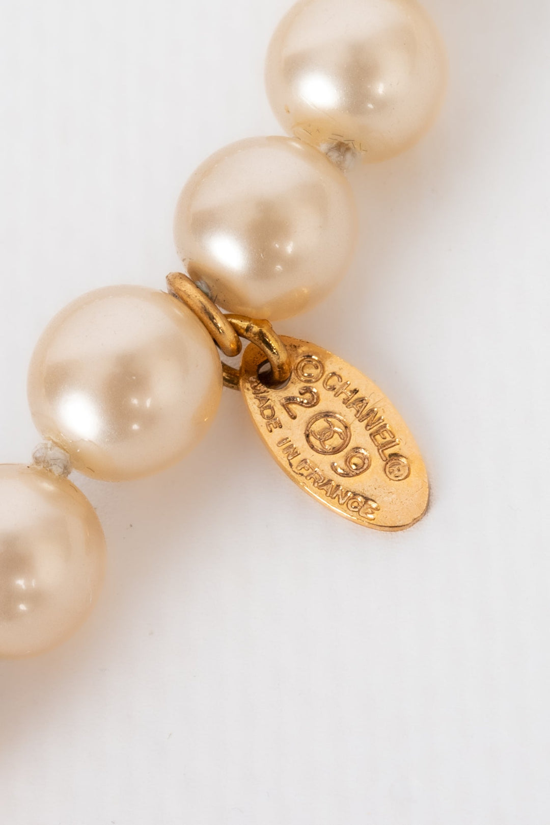 Collier de perles nacr√©es Chanel