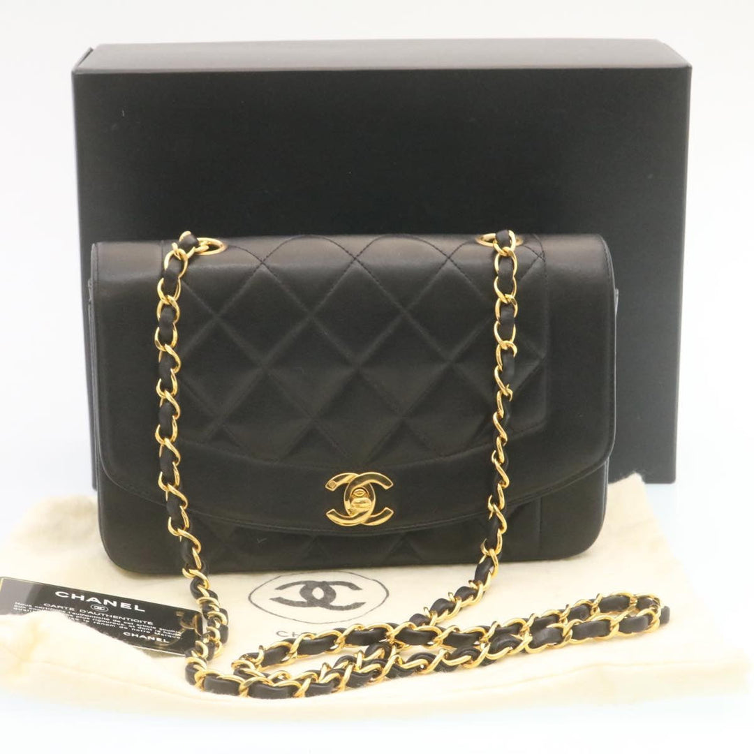Top Quality Chanel Chain Turn Lock Diana Matelasse Shoulder Bag Lamb Skin Black Auth 28643A