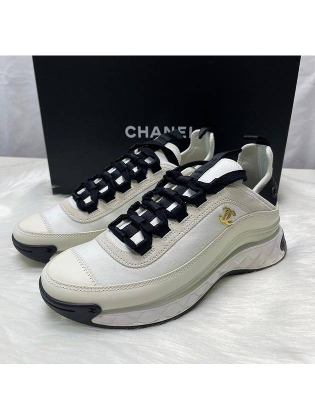 Mixed Fibers Velvet Calfskin Low Top Sneakers Ivory Chanel