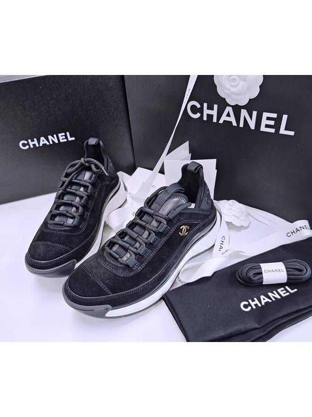 Logo Mixed Fibers Suede Low Top Sneakers Black Chanel