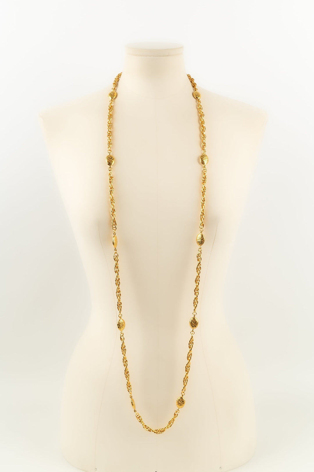 Collier / sautoir en m√©tal dor√© Chanel