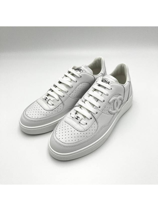 CC Logo Calfskin Low Top Sneakers White Chanel