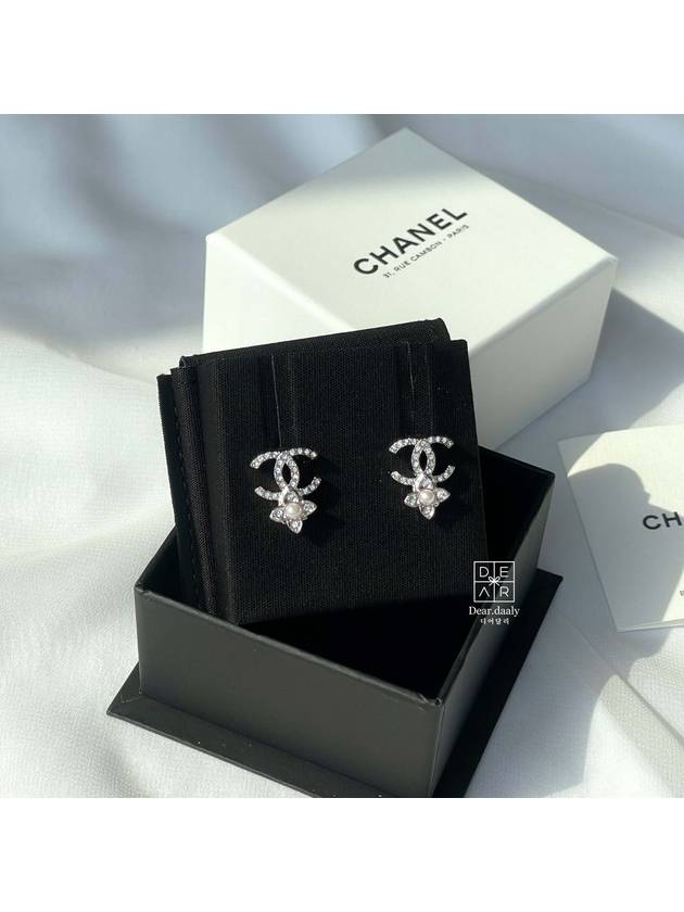 CC Logo Pearl Flower Earrings Silver Chanel