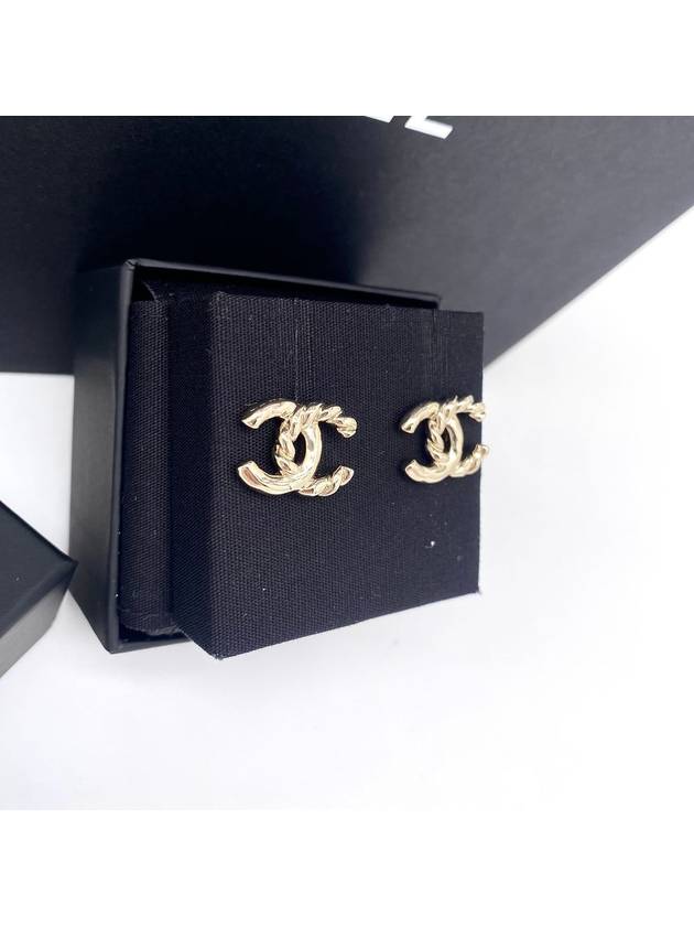 25C Women s Basic CC Logo Season Earrings Gold ABE953 Chanel