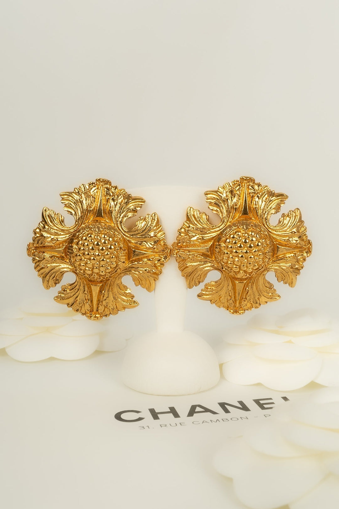 Boucles d'oreilles dor√©es Chanel