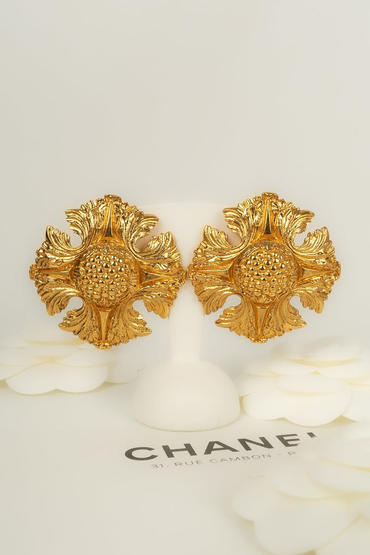 Boucles d'oreilles dor√©es Chanel