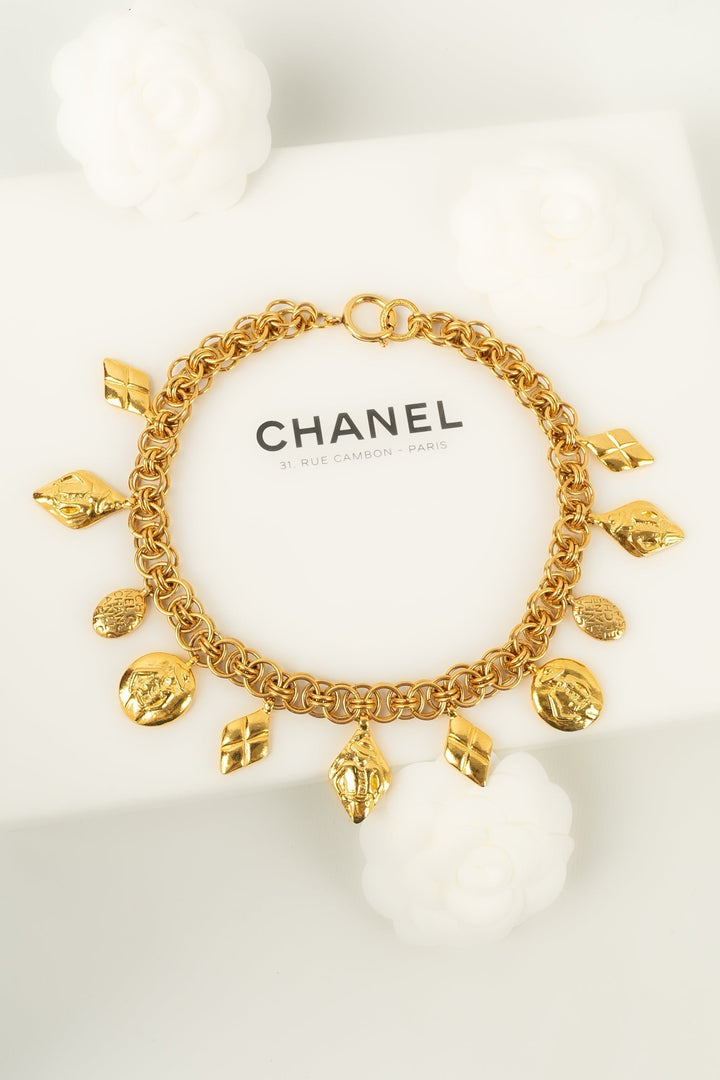 Collier dor√© Chanel