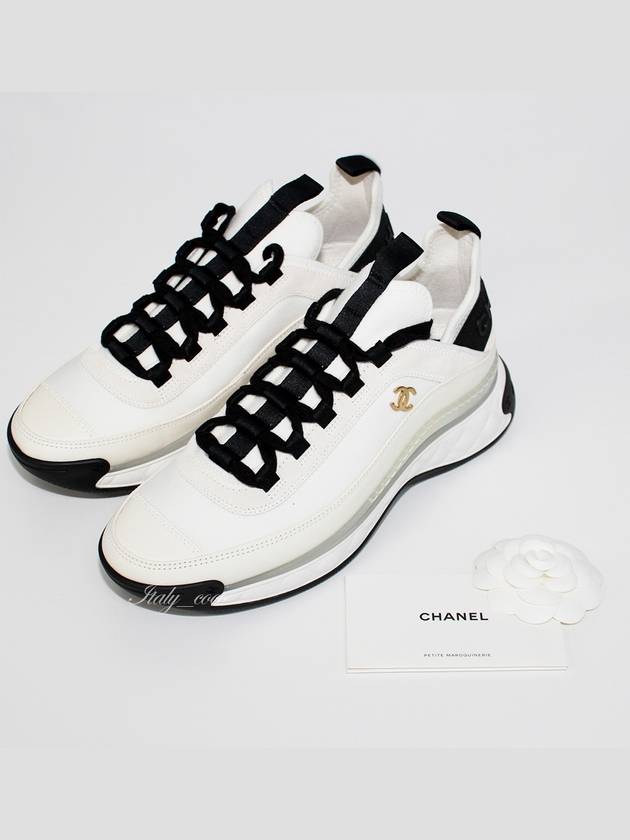 Mixed Fibers Velvet Calfskin Low Top Sneakers Ivory Chanel