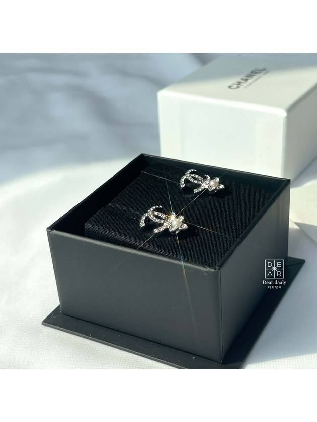 CC Logo Pearl Flower Earrings Silver Chanel