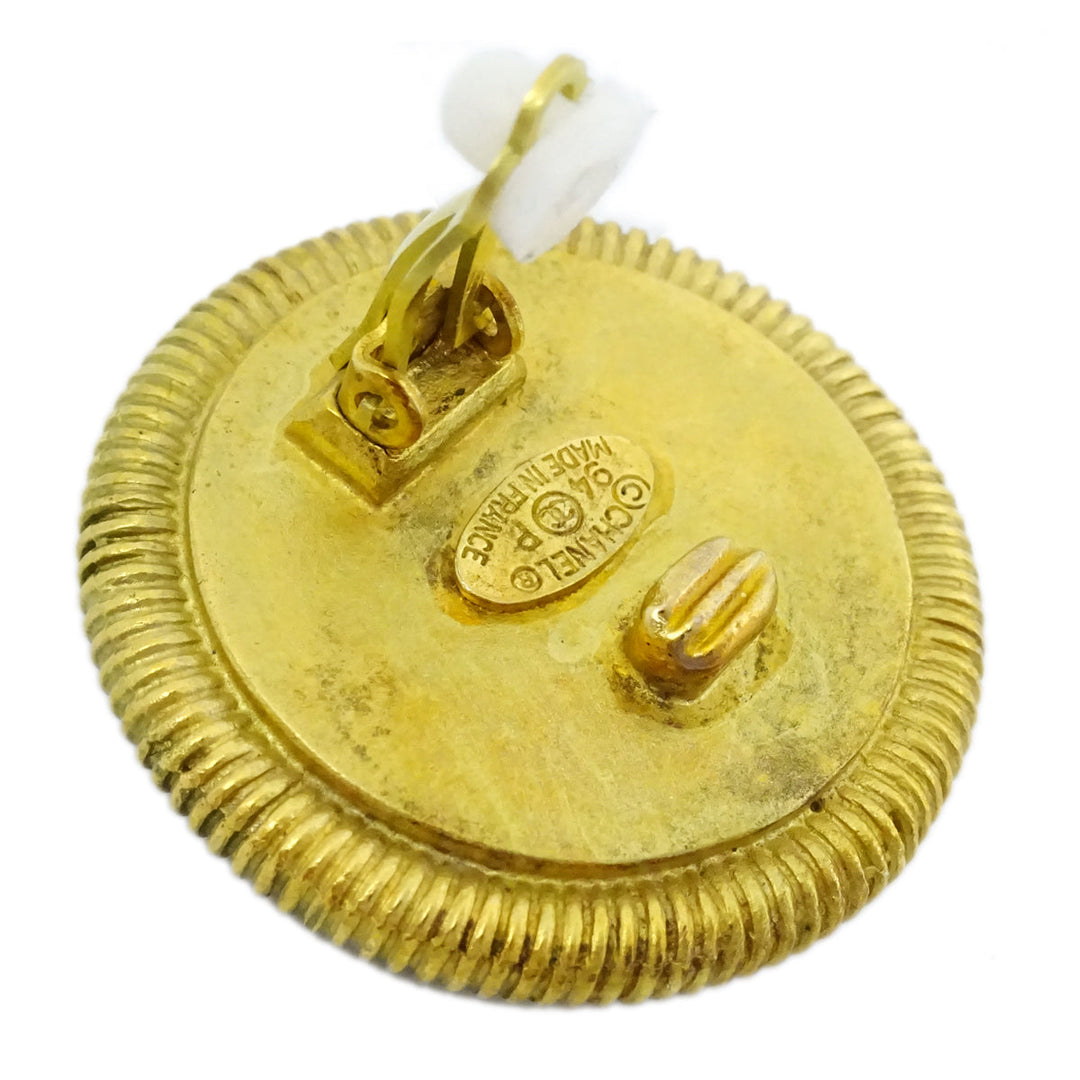 Top Quality Chanel Button Earrings Clip-On Gold Shell 94P