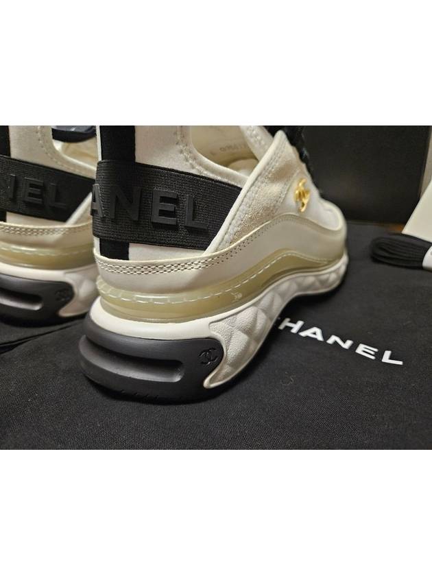 Mixed Fibers Velvet Calfskin Low Top Sneakers Ivory Chanel