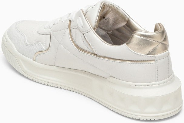 LOW-TOP ONE STUD WHITE LEATHER SNEAKER