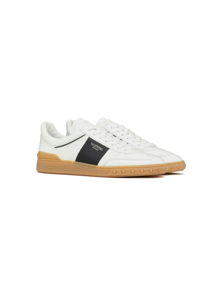 LOW TOP UPVILLAGE SNEAKERS