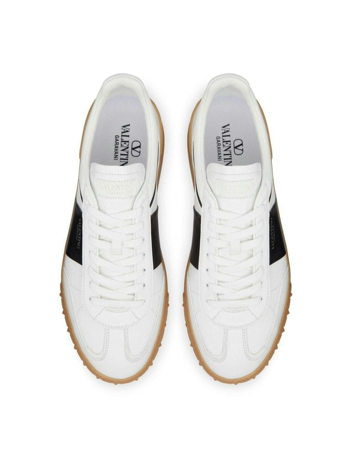 LOW TOP UPVILLAGE SNEAKERS