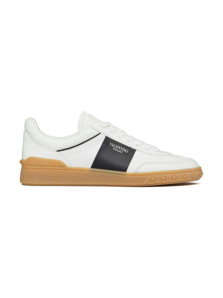 LOW TOP UPVILLAGE SNEAKERS