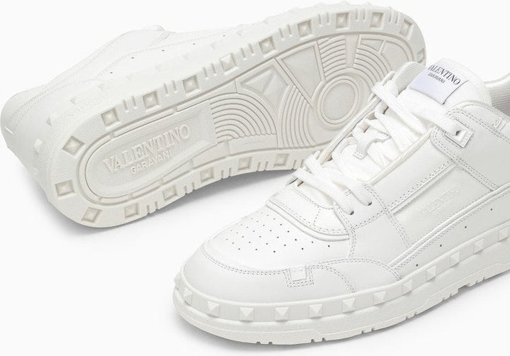FREEDOTS LOW TOP SNEAKER IN WHITE CALFSKIN